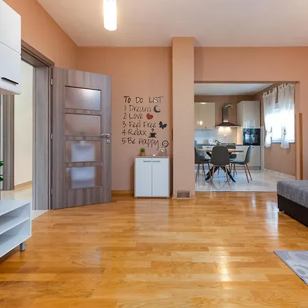 Dora&borna Lägenhet Sukošan